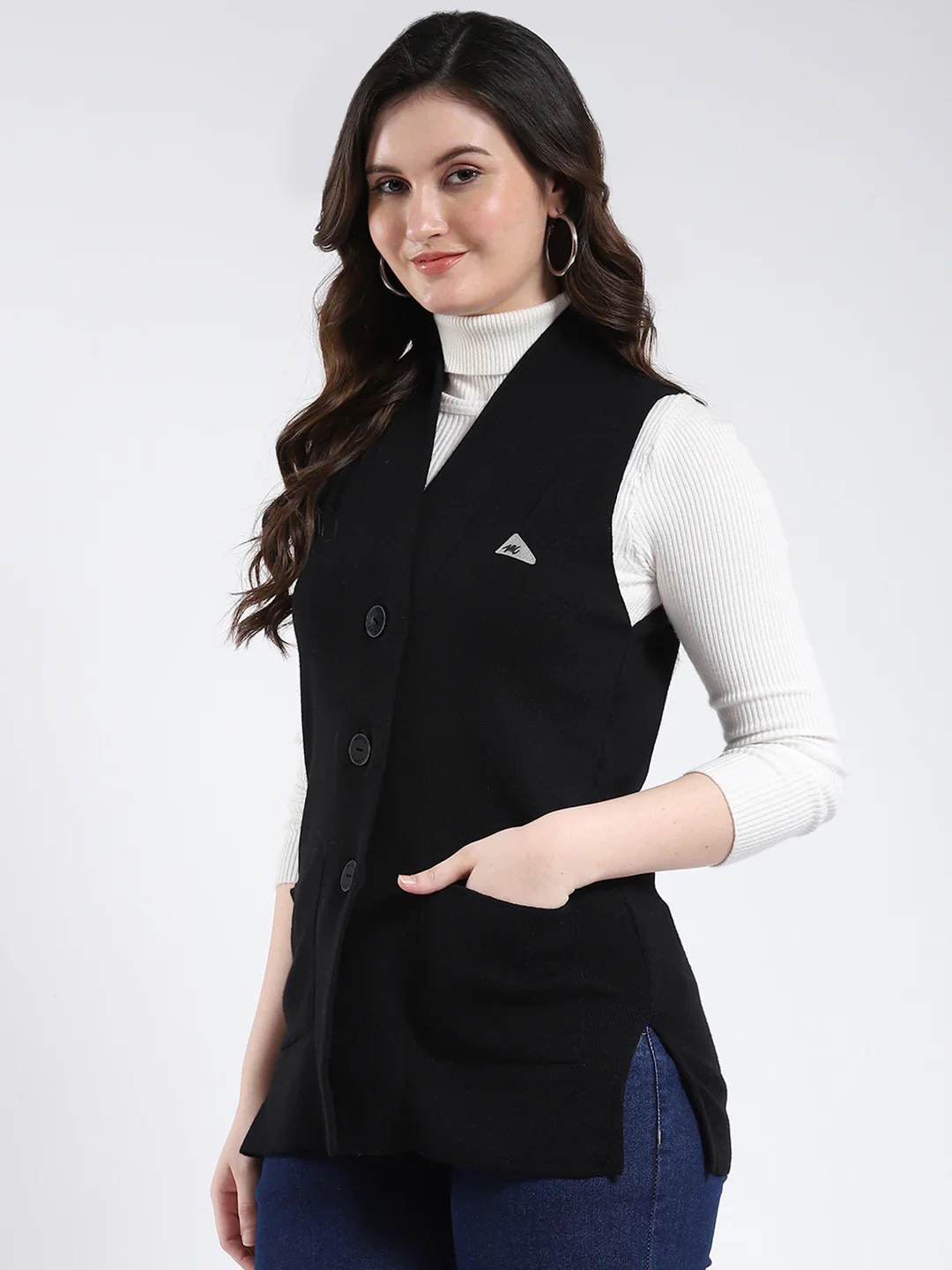 Women Black Solid V Neck Sleeveless Cardigan - Image 3