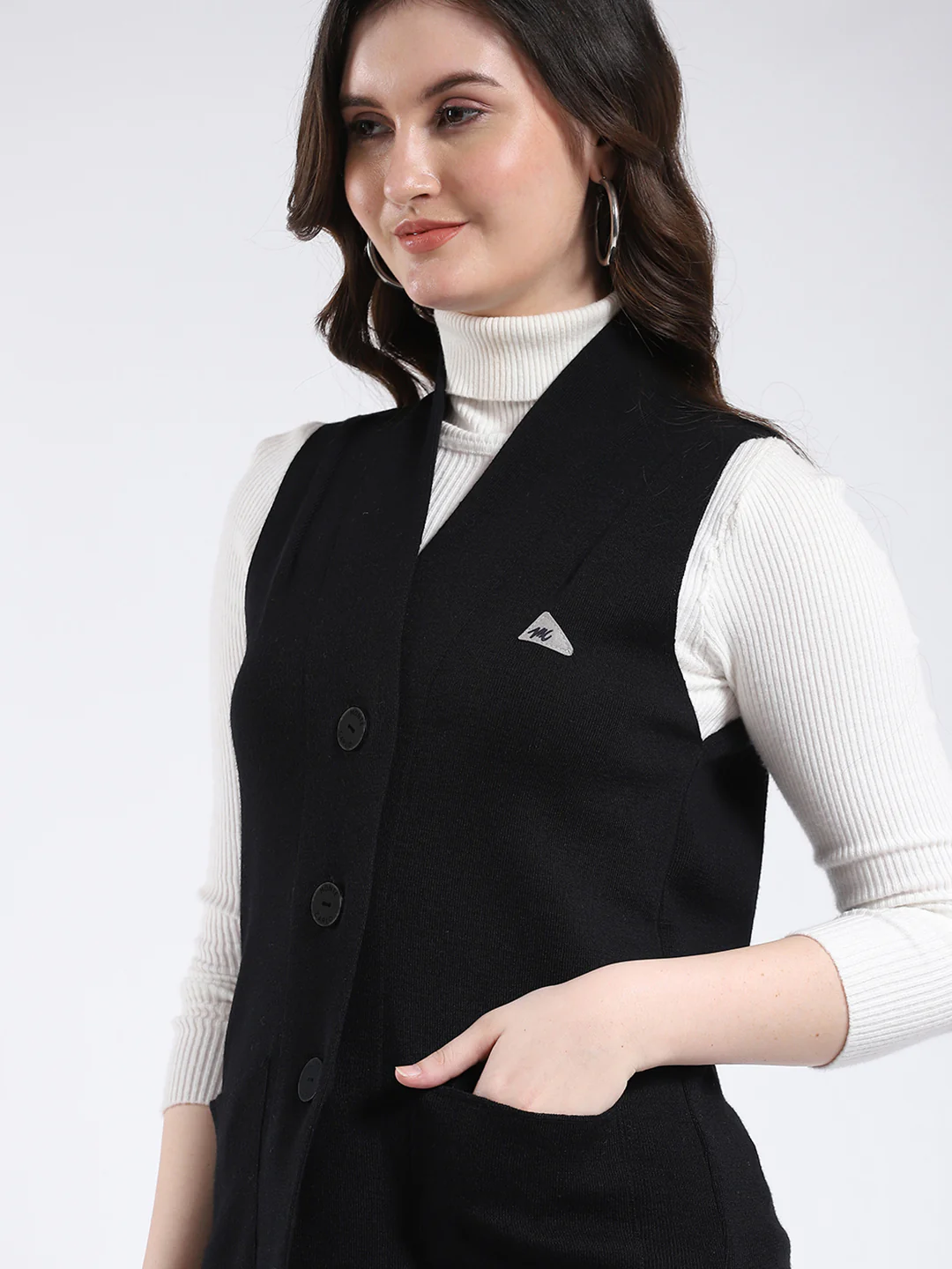 Women Black Solid V Neck Sleeveless Cardigan - Image 7