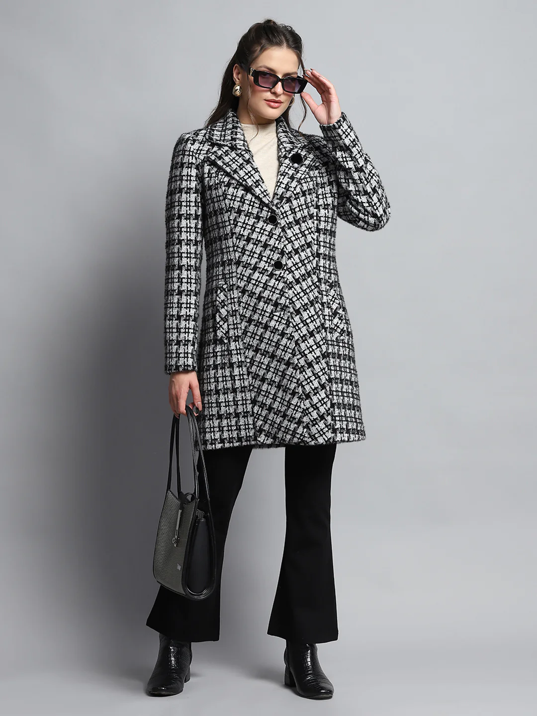 Women Black & White Check Notch Lapel Collar Full Sleeve Coat - Image 2