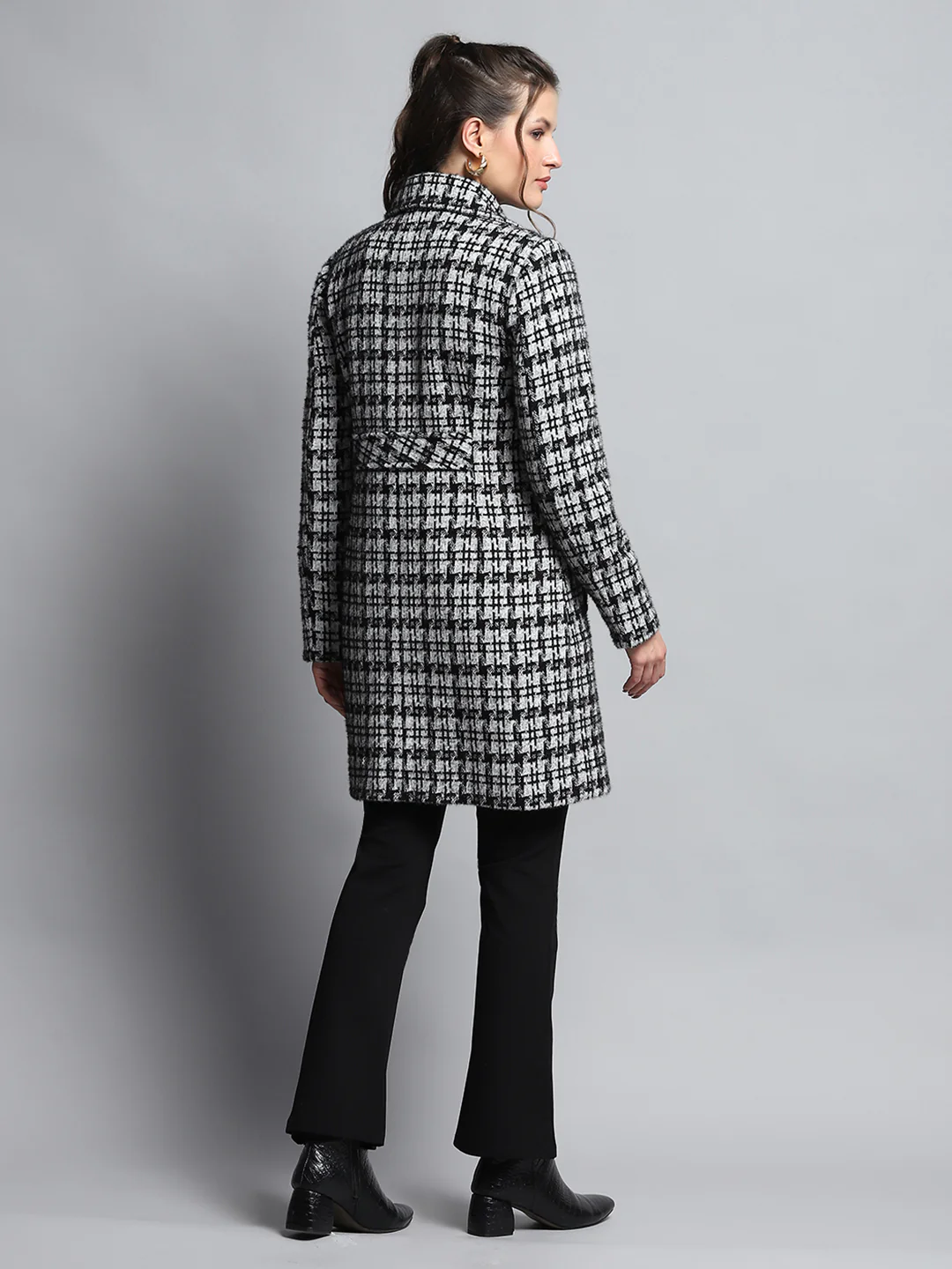 Women Black & White Check Notch Lapel Collar Full Sleeve Coat - Image 5
