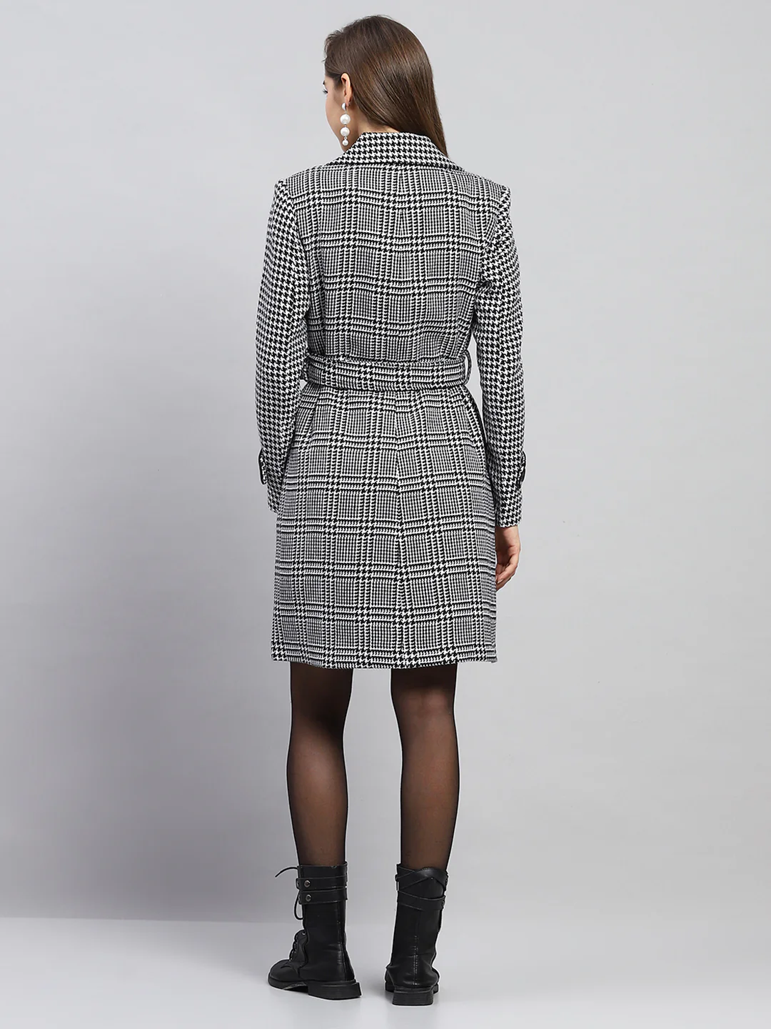Women Black & White Check Notch lapel Collar Full Sleeve Coat - Image 5