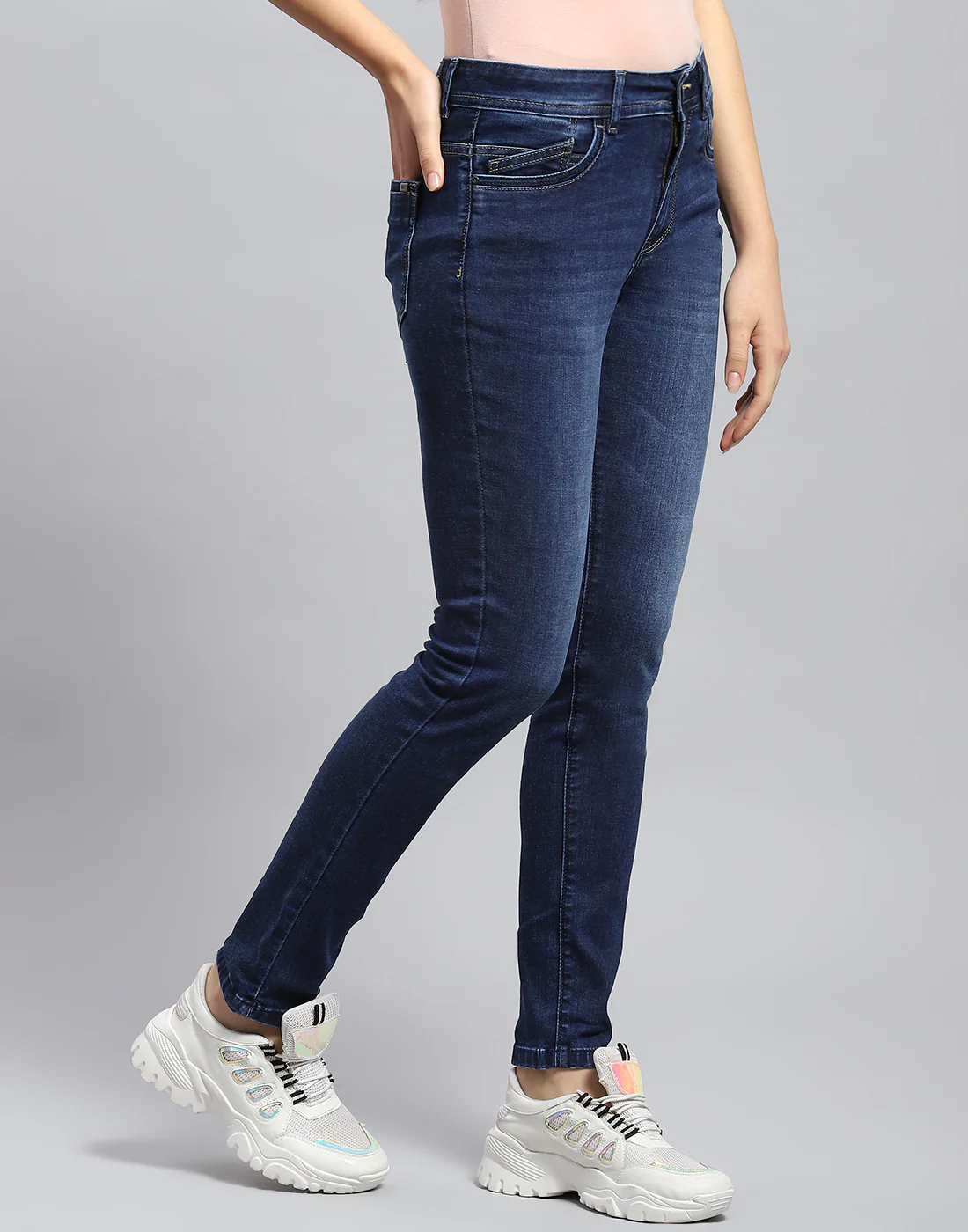 Women Blue Light Wash Slim Fit Denim - Image 4