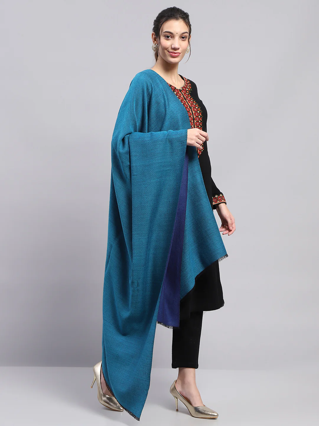 Women Blue Solid Reversible Shawl - Image 4