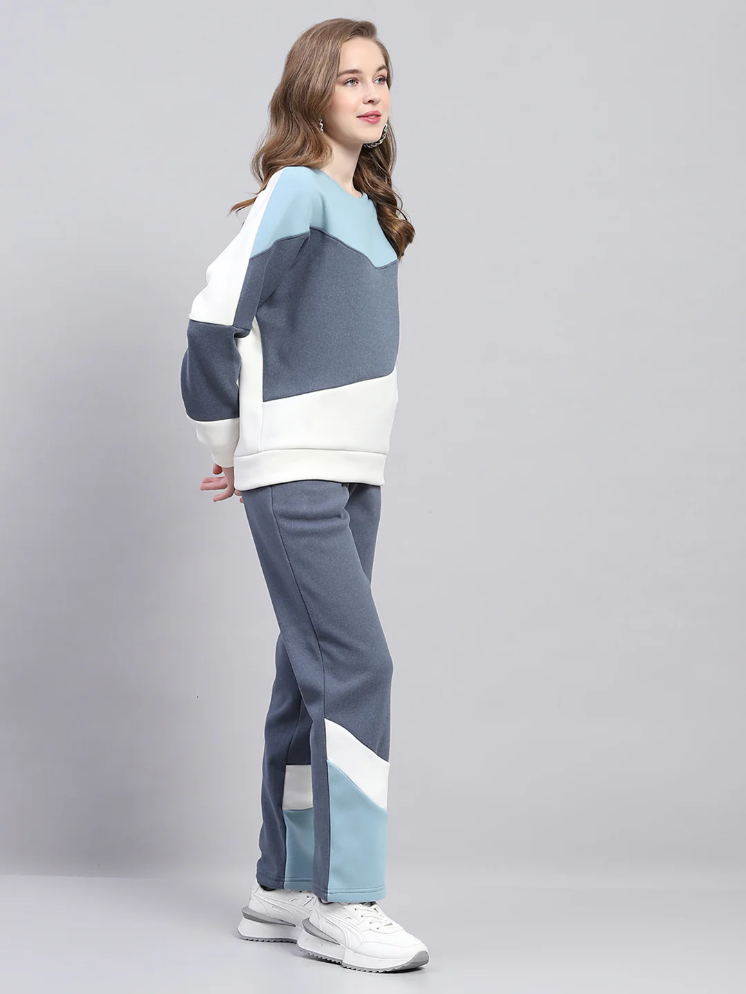 Women Blue Solid Round Neck Full Sleeve Tracksuit - Image 4
