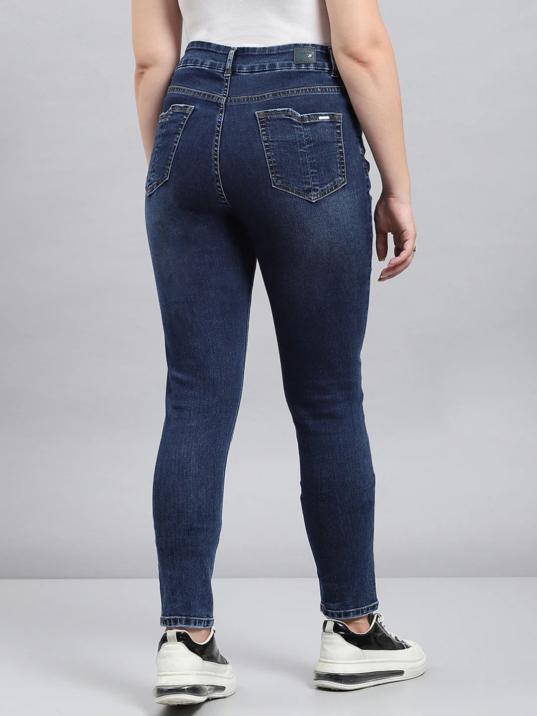 Women Blue Solid Slim Fit Denims - Image 5