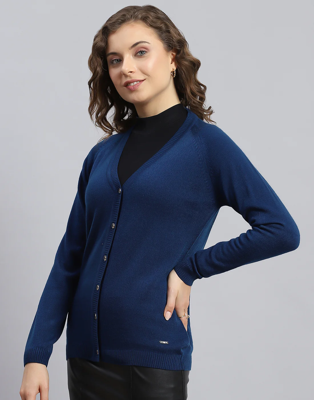 Women Blue Solid V Neck Full Sleeve Cardigan - Image 3