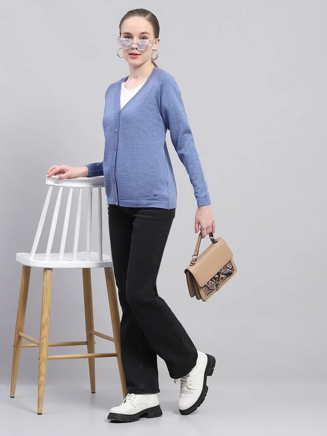 Women Blue Solid V Neck Full Sleeve Cardigan - Image 2
