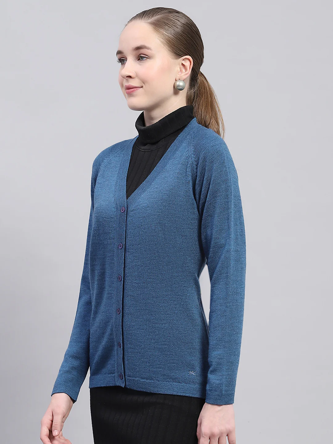 Women Blue Solid V Neck Full Sleeve Cardigan - Image 3