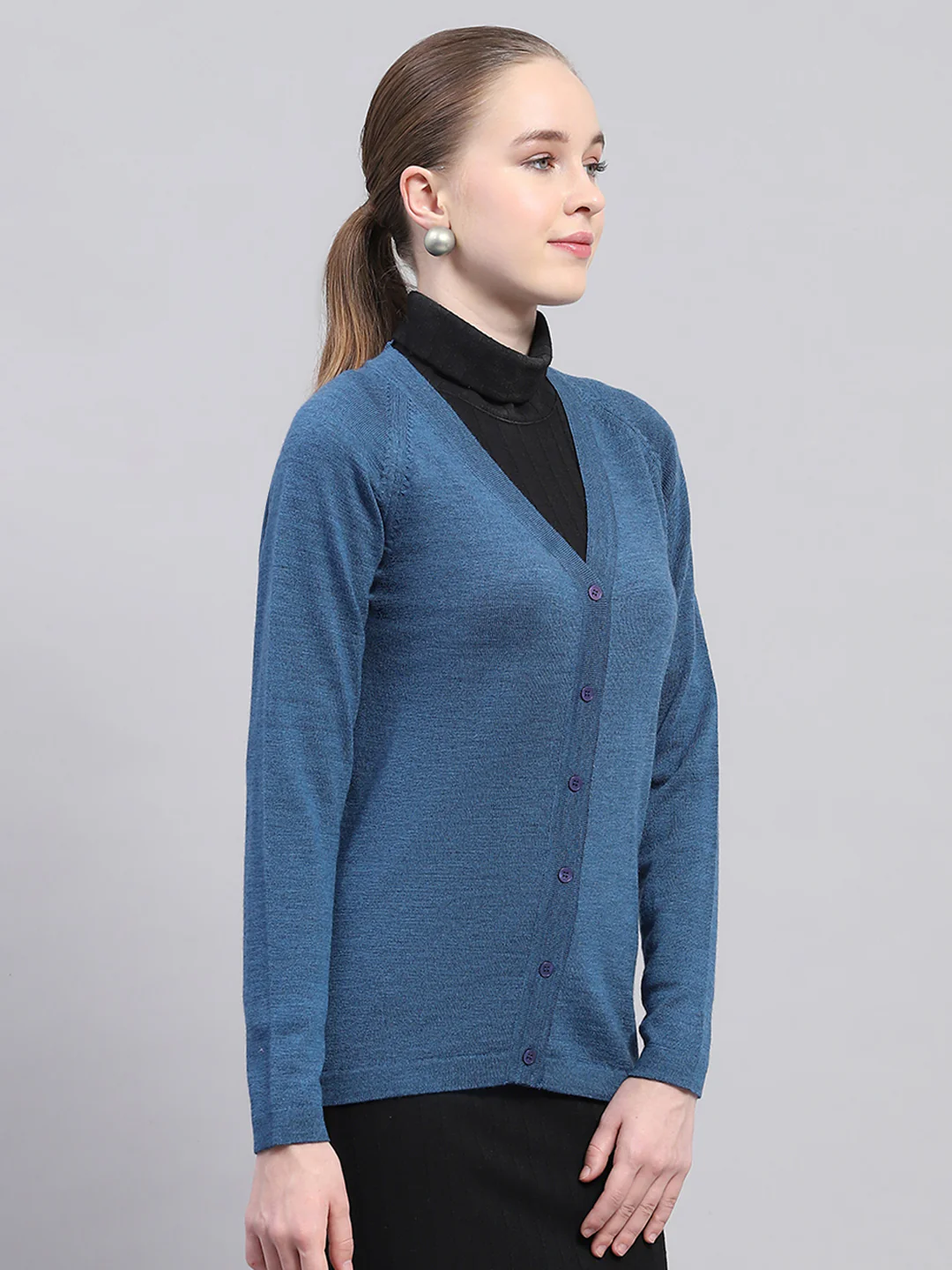 Women Blue Solid V Neck Full Sleeve Cardigan - Image 4