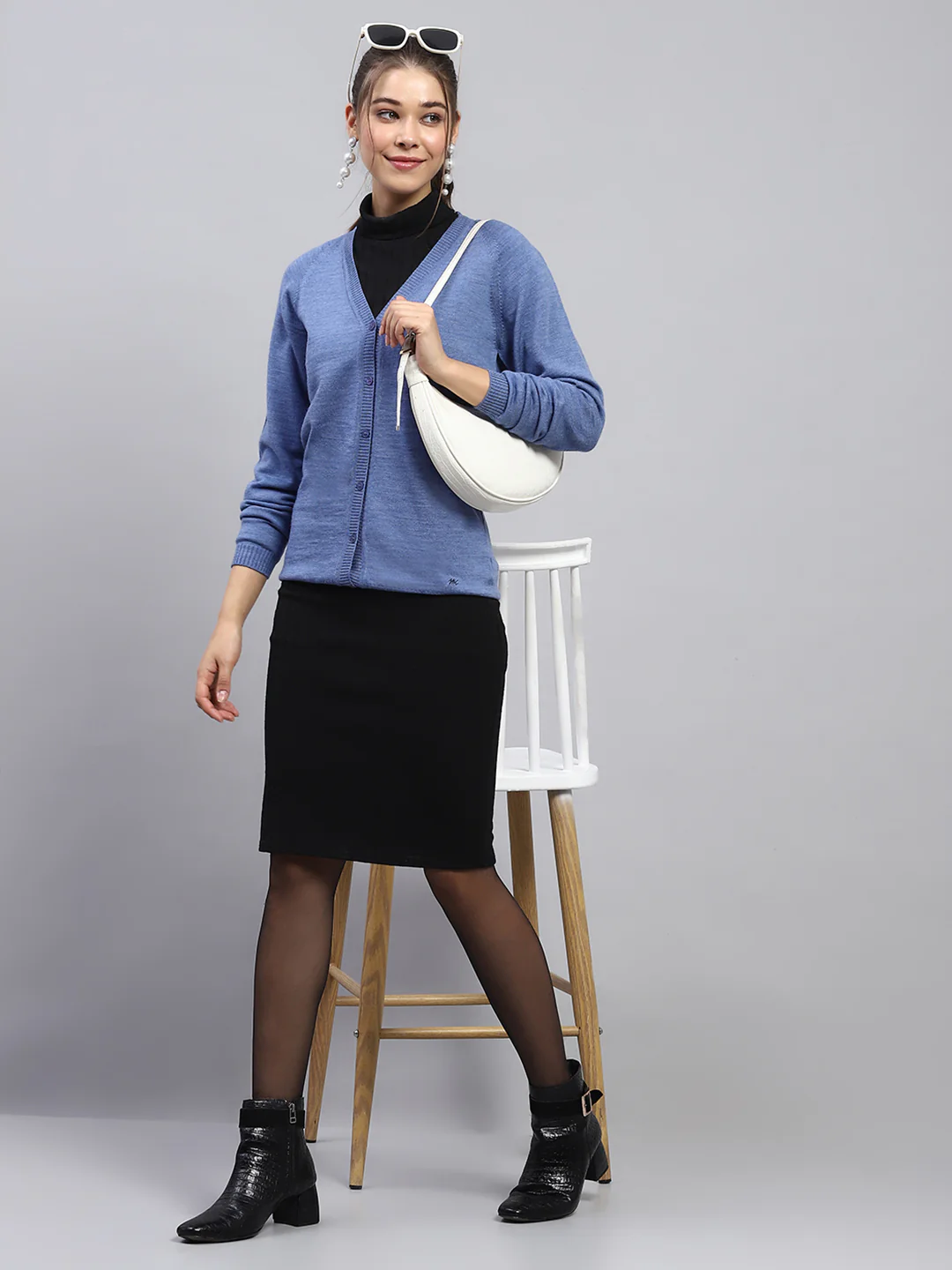 Women Blue Solid V Neck Full Sleeve Cardigan - Image 2
