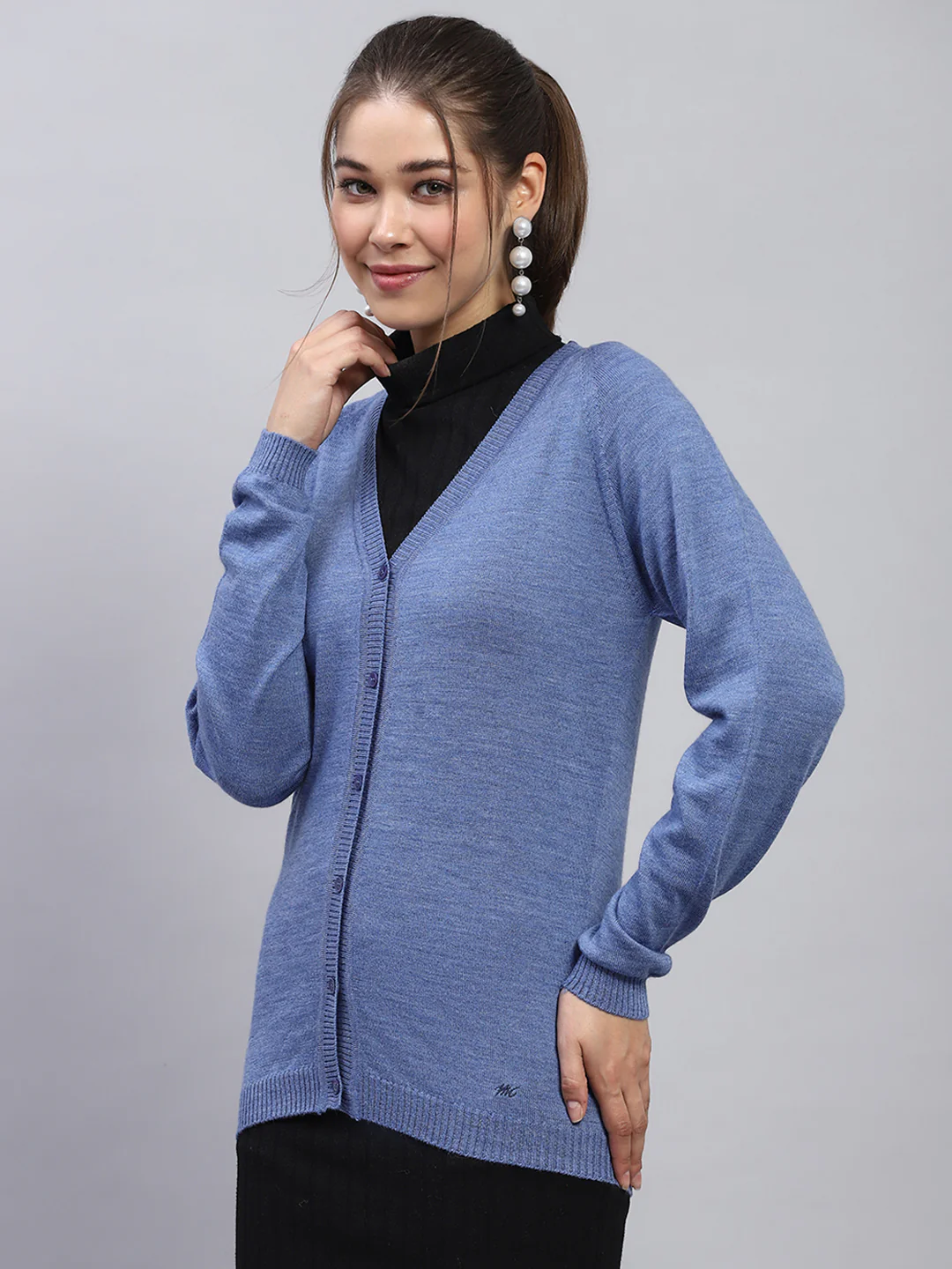 Women Blue Solid V Neck Full Sleeve Cardigan - Image 3