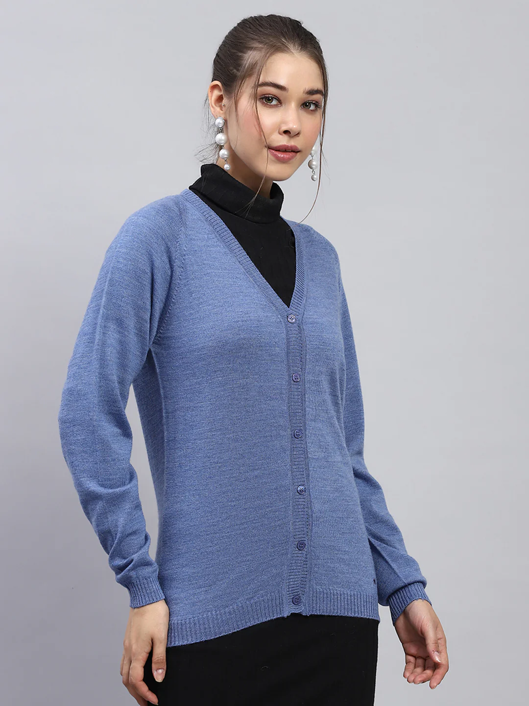 Women Blue Solid V Neck Full Sleeve Cardigan - Image 4