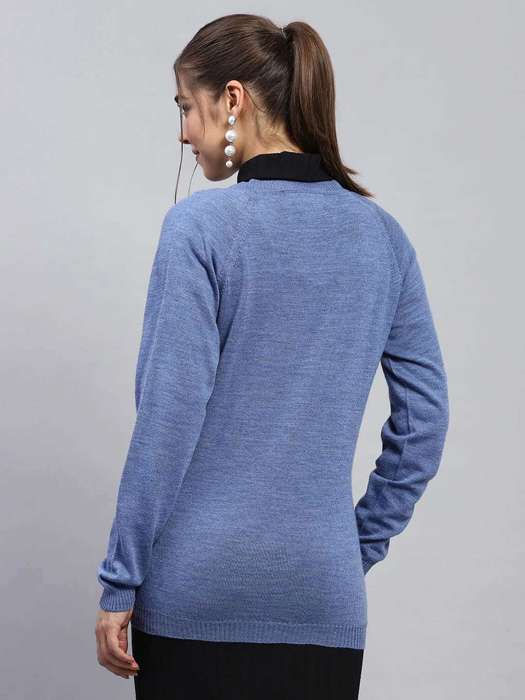 Women Blue Solid V Neck Full Sleeve Cardigan - Image 5