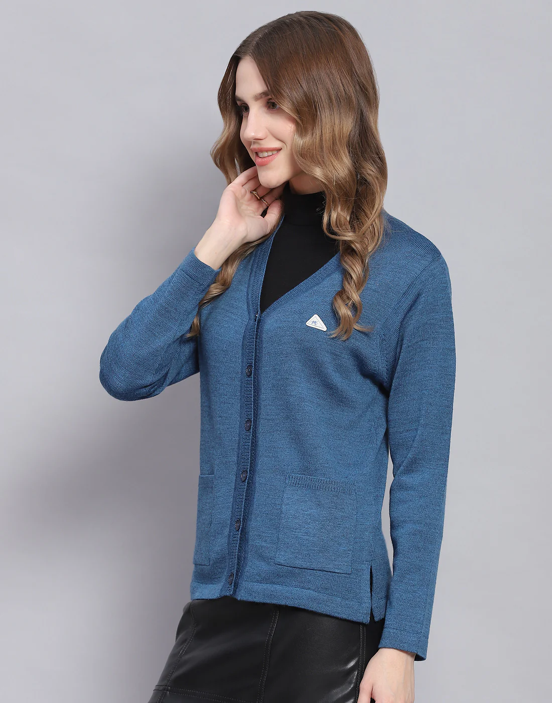 Women Blue Solid V Neck Full Sleeve Cardigan - Image 3
