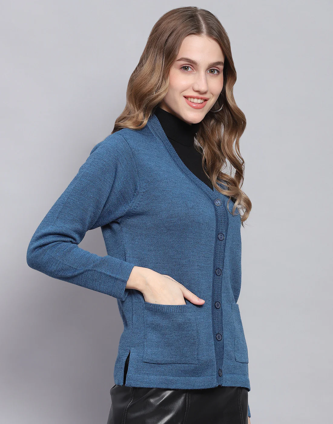 Women Blue Solid V Neck Full Sleeve Cardigan - Image 4