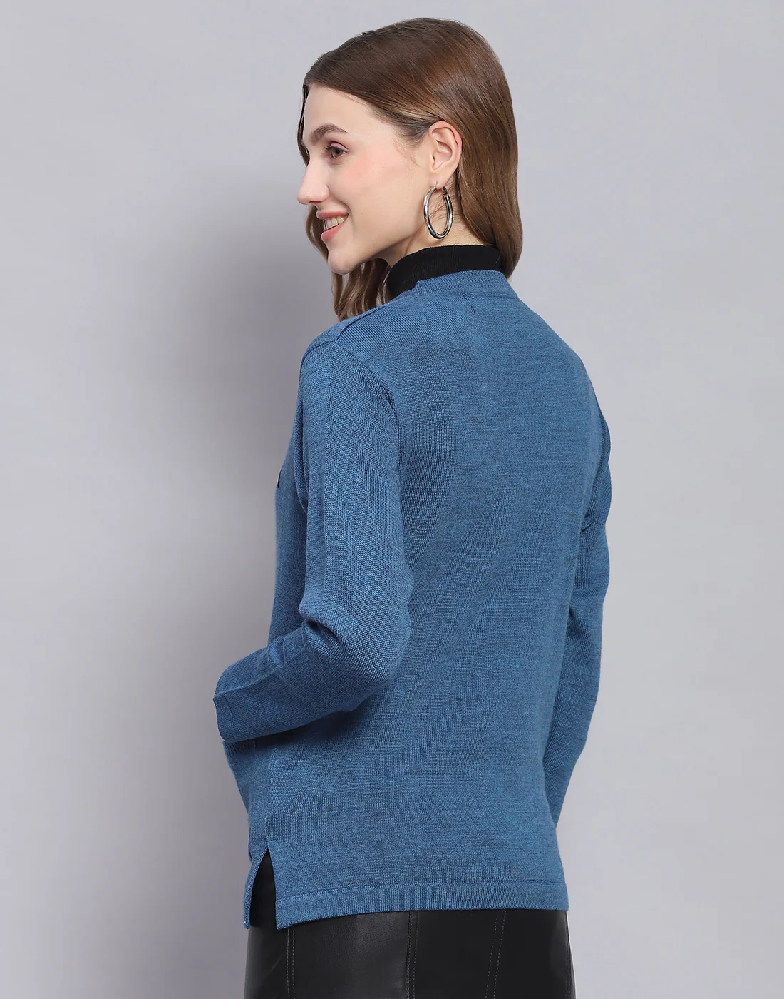 Women Blue Solid V Neck Full Sleeve Cardigan - Image 5