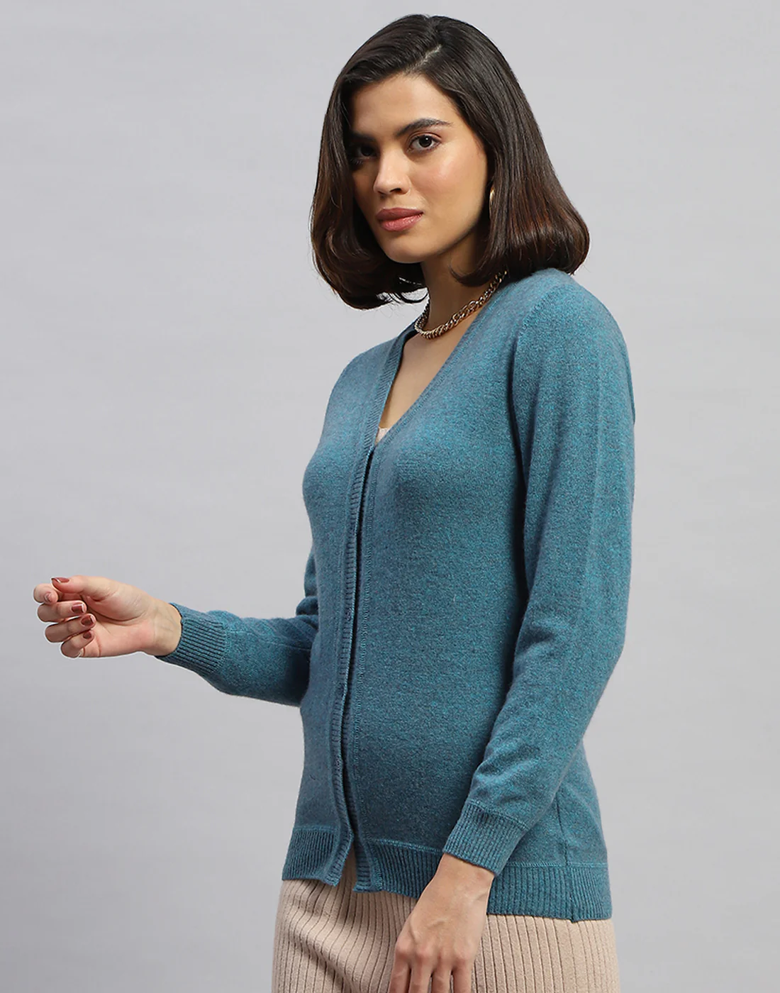 Women Blue Solid V Neck Full Sleeve Cardigan - Image 3
