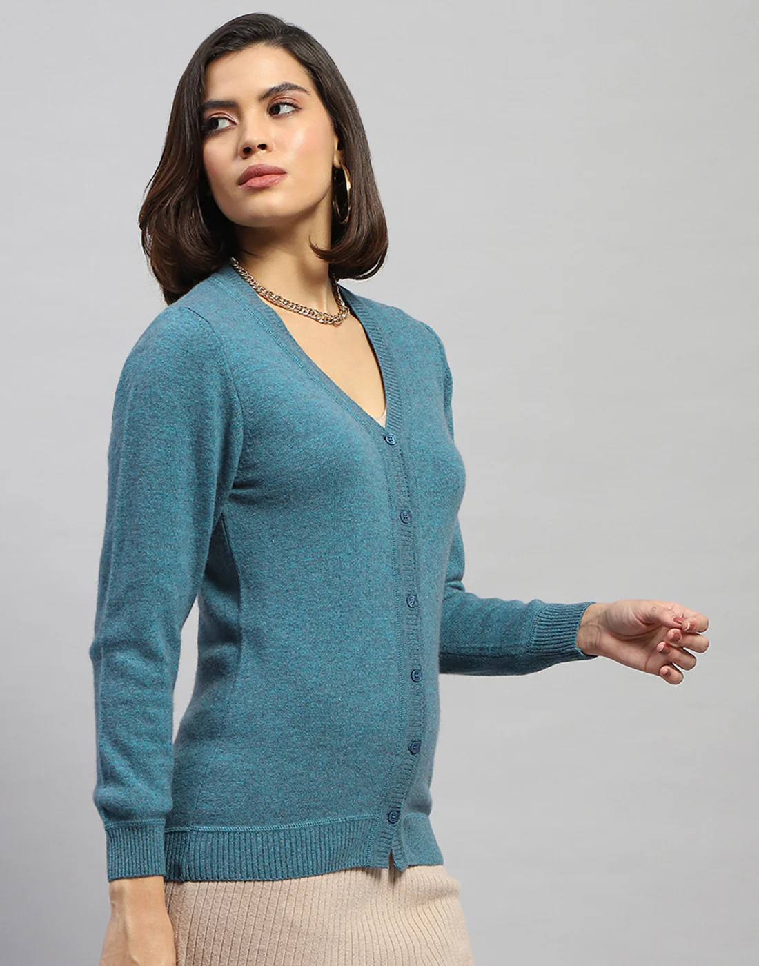 Women Blue Solid V Neck Full Sleeve Cardigan - Image 4