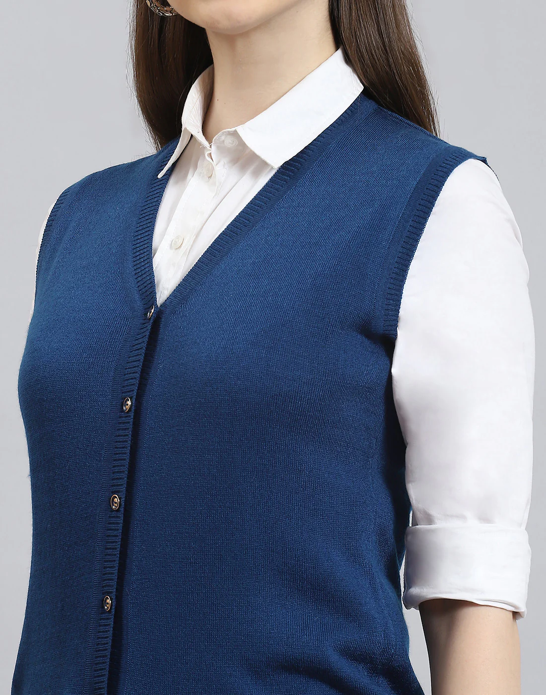 Women Blue Solid V Neck Sleeveless Cardigan - Image 7