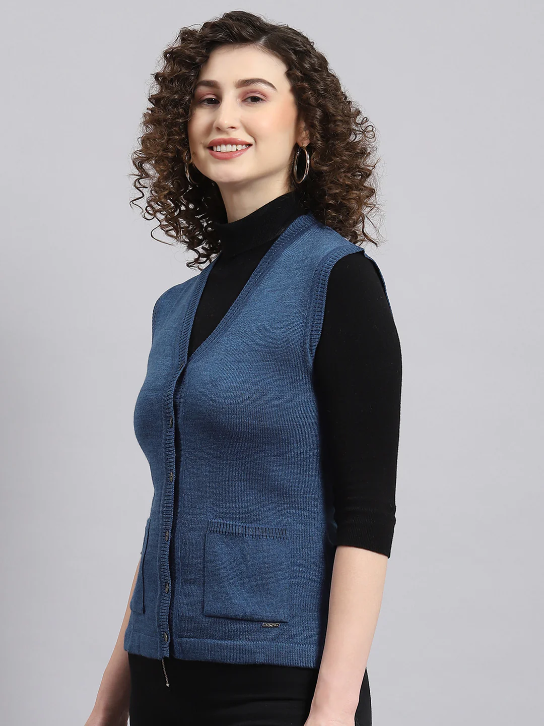 Women Blue Solid V Neck Sleeveless Cardigan - Image 4