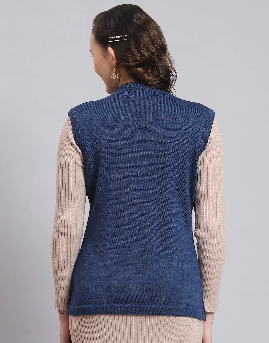 Women Blue Solid V Neck Sleeveless Sweater - Image 5