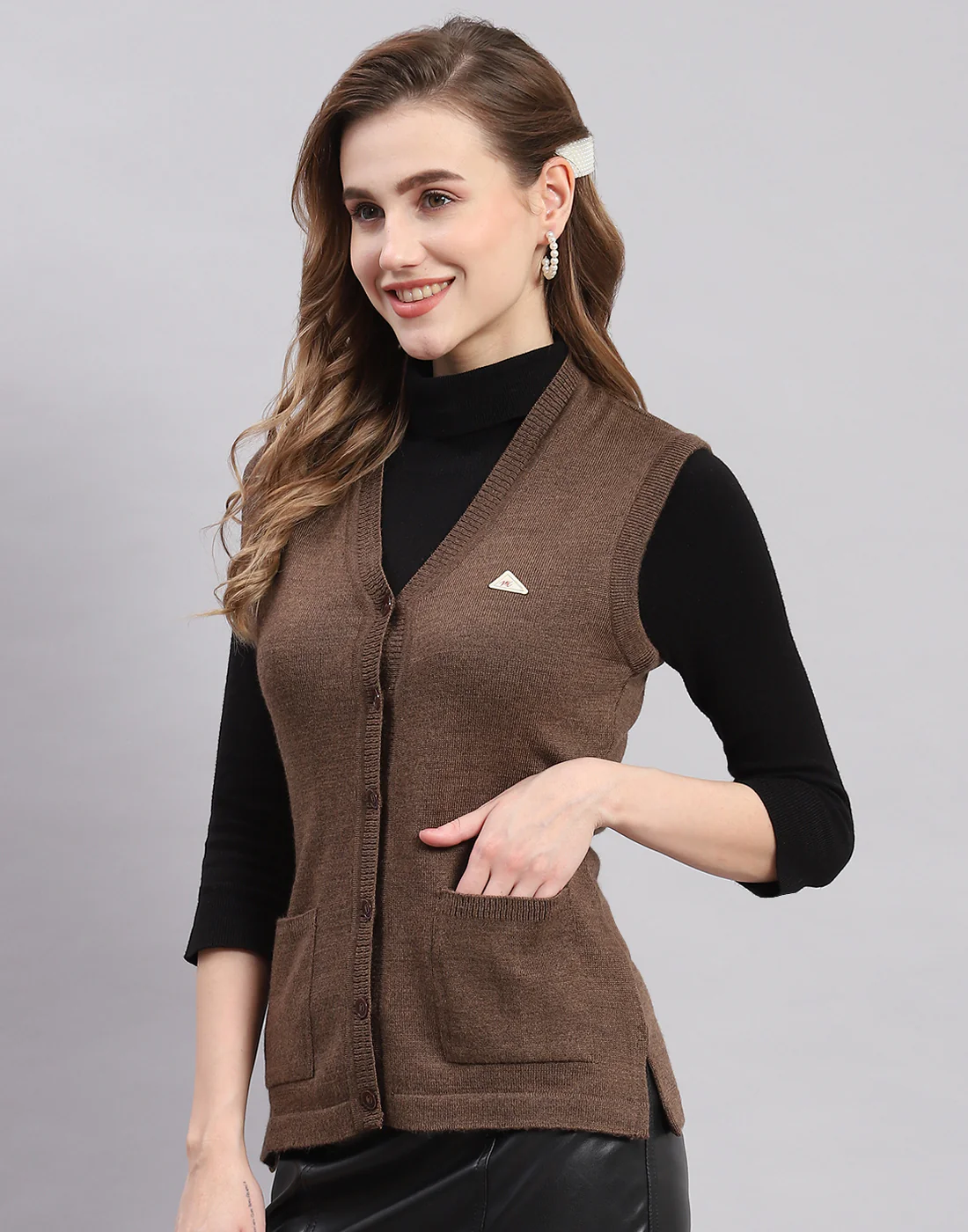 Women Brown Solid V Neck Sleeveless Cardigan - Image 3