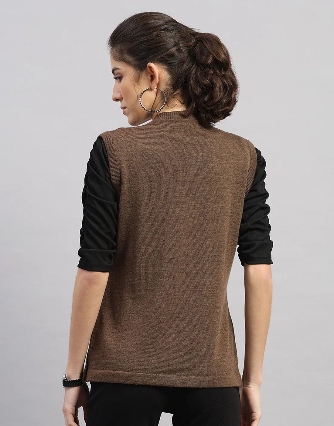 Women Brown Solid V Neck Sleeveless Cardigan - Image 4