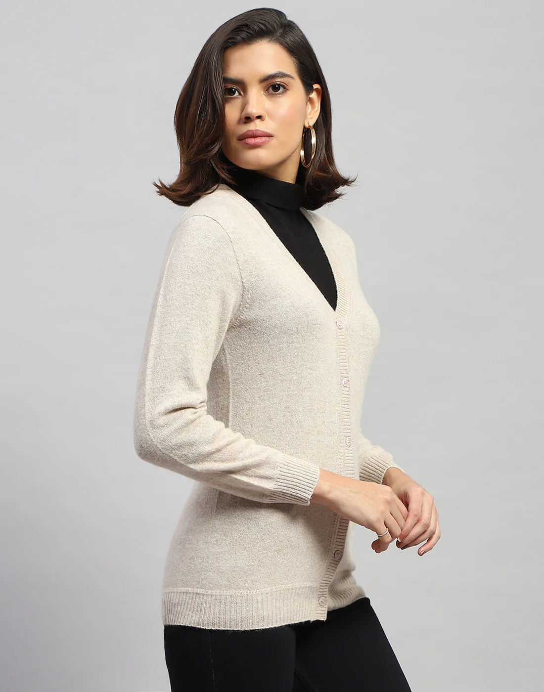 Women Cream Solid V Neck Full Sleeve Cardigan - Image 4
