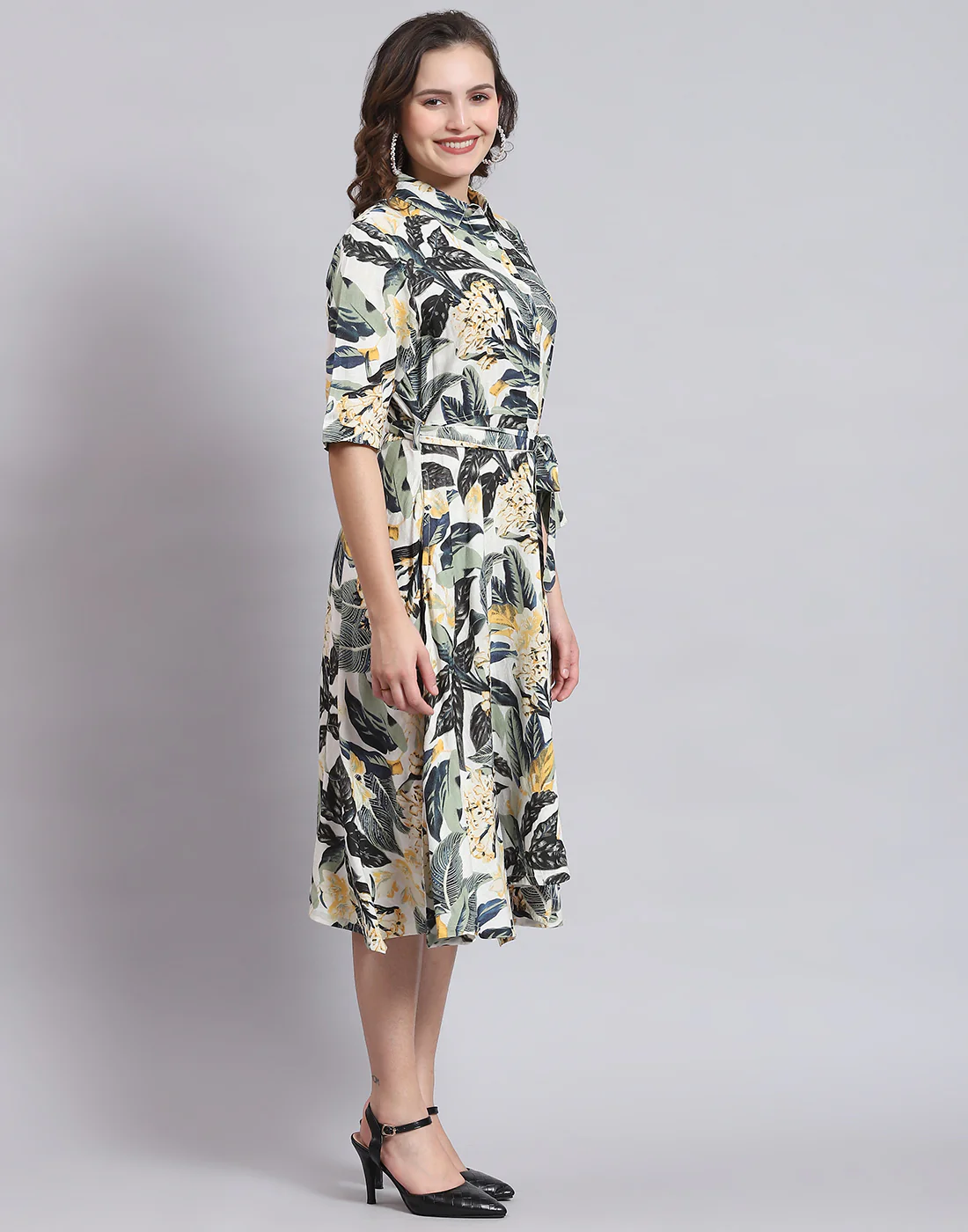 Women Green Printed Front Open Short Sleeve Dress - Image 4