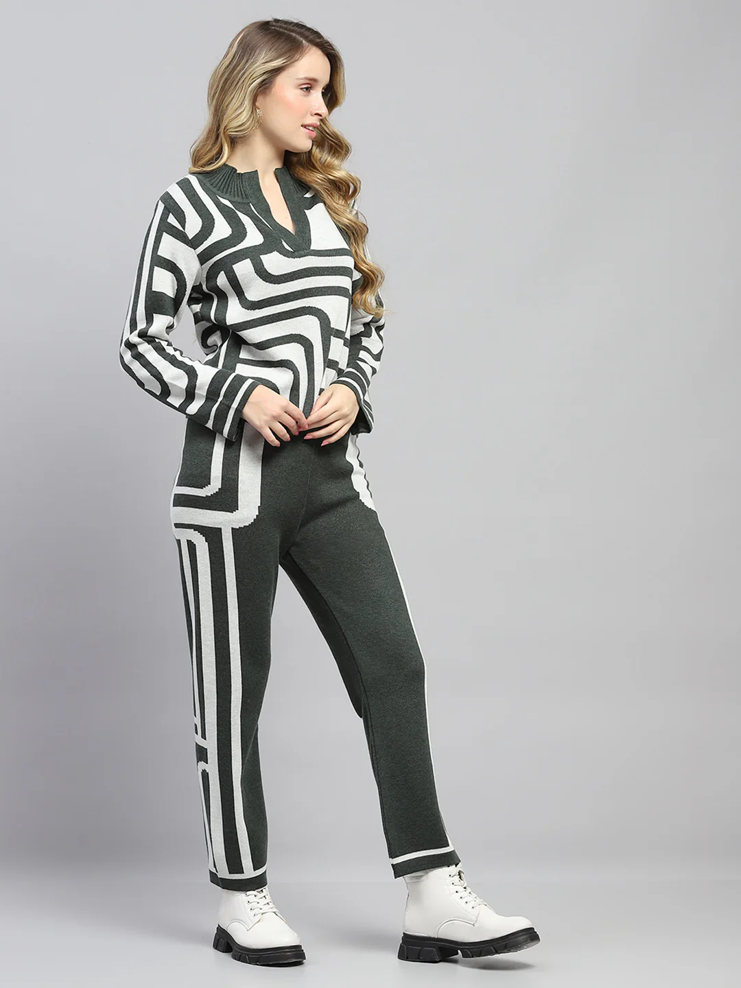 Women Green Printed Round Neck Full Sleeve Cords Set - Image 4