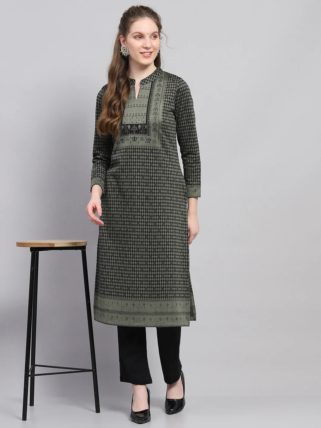 Women Green Printed Round Neck Full Sleeve Winter Kurti - Image 2