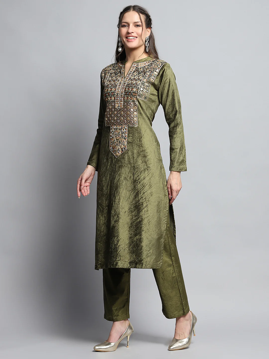 Women Green Self Design Round Neck Full Sleeve Kurti Set for Winter - Image 4