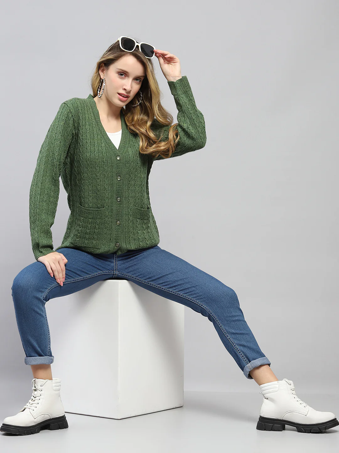 Women Green Self Design V Neck Full Sleeve Cardigan - Image 2