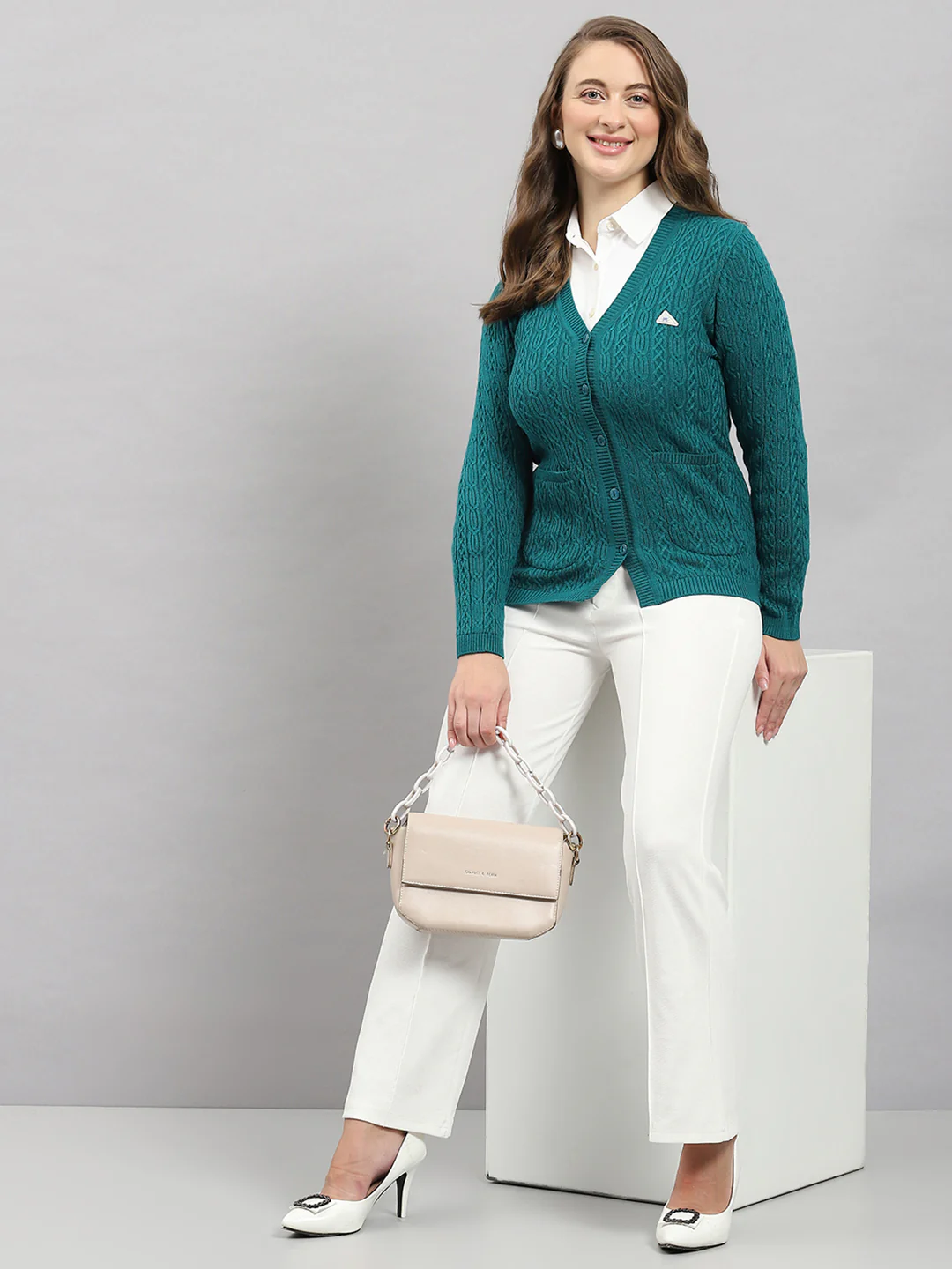 Women Green Self Design V Neck Full Sleeve Cardigan - Image 2