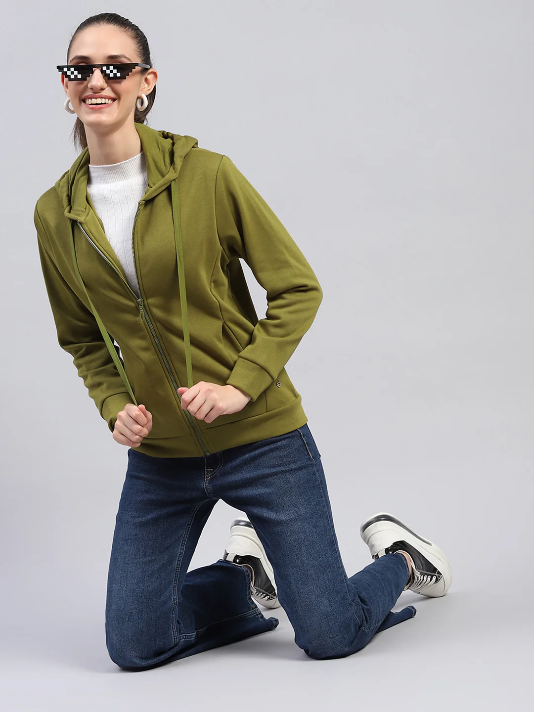 Women Green Solid Hooded Full Sleeve Sweatshirt - Image 2