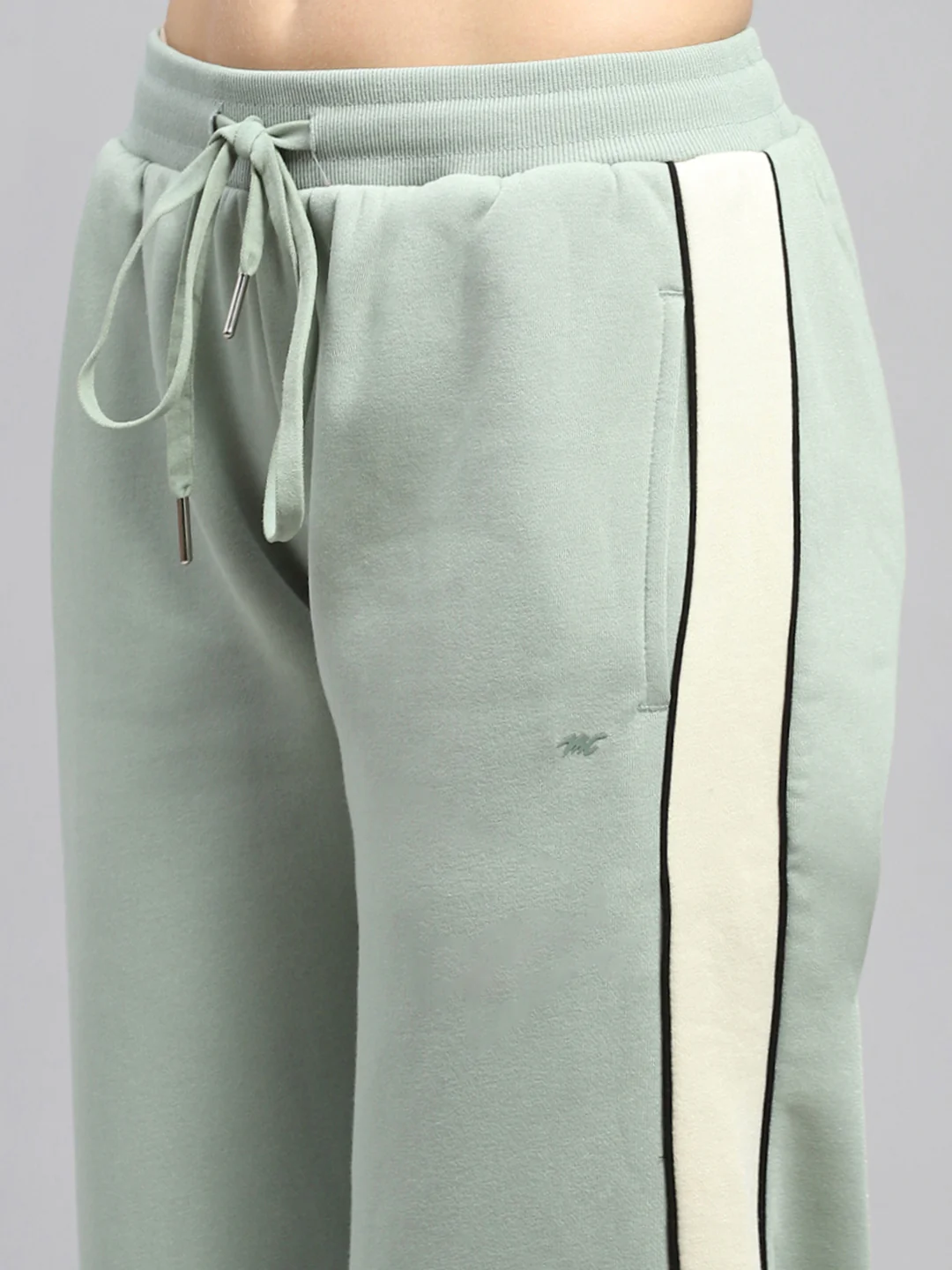 Women Green Solid Hooded Full Sleeve Tracksuit - Image 9