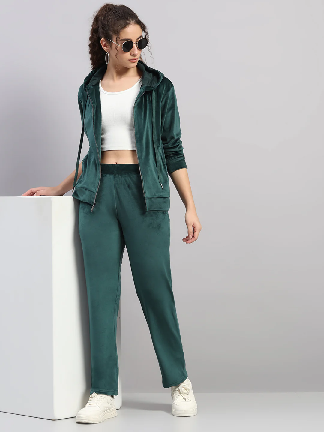 Women Green Solid Hooded Full Sleeve Winter Tracksuit - Image 2