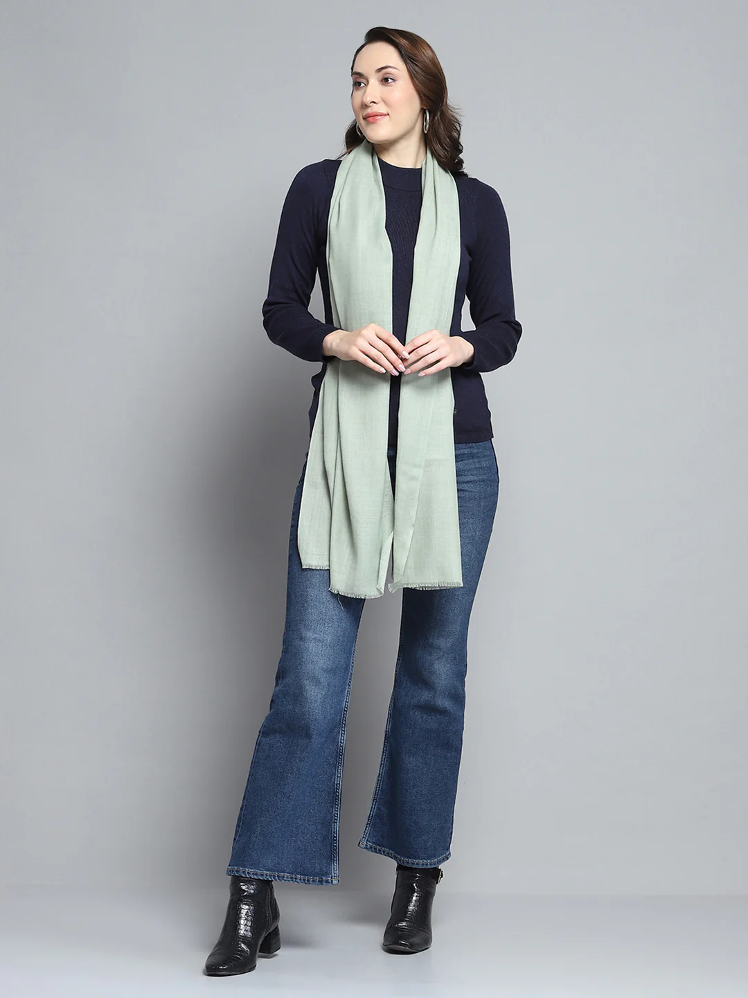 Women Green Solid Stole - Image 5