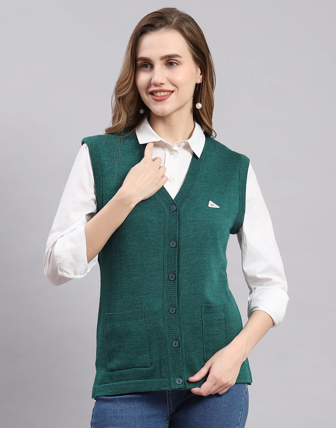 Women Green Solid V Neck Sleeveless Cardigan - Image 2