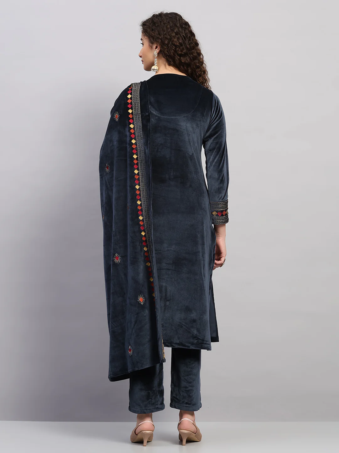 Women Grey Printed Round Neck Full Sleeve 3 Pc Kurti Set for Winter - Image 5