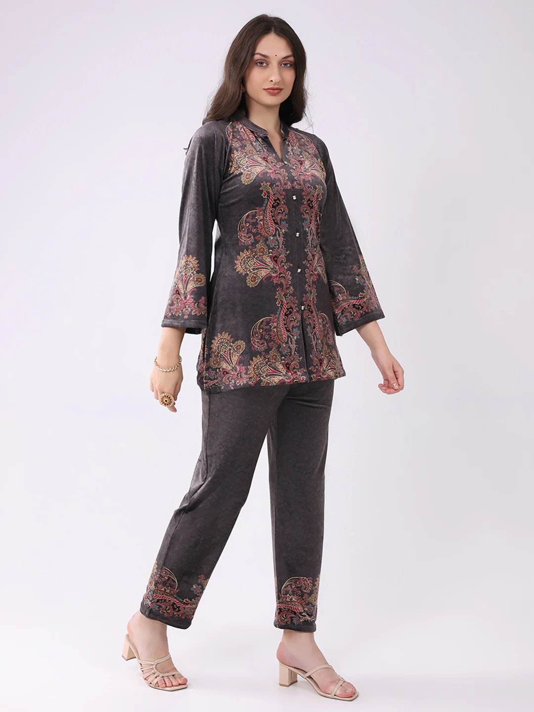Women Grey Printed Round Neck Full Sleeve Kurti Set for Winter - Image 4