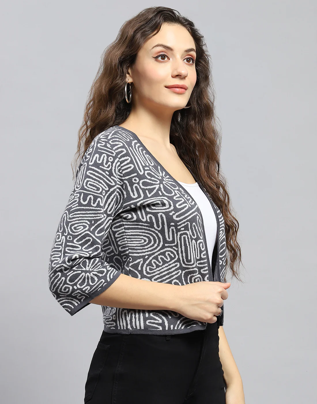 Women Grey Printed V Neck 3/4 Sleeve Shrug - Image 4