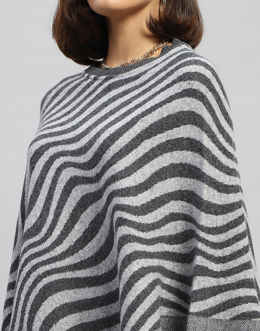 Women Grey Self Design Round Neck  Poncho - Image 6