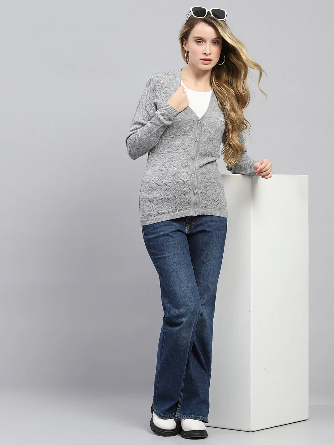 Women Grey Self Design V Neck Full Sleeve Cardigan - Image 2