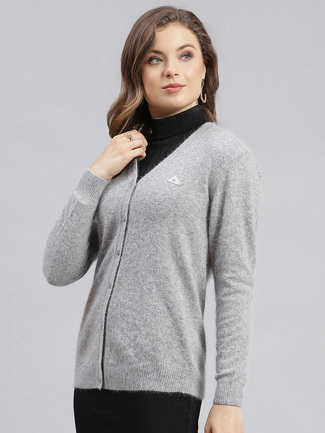 Women Grey Solid Angoora Cardigan - Image 4