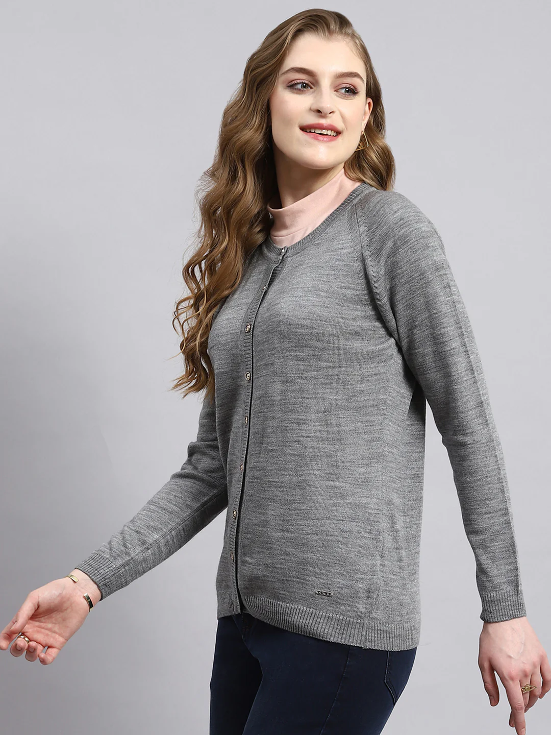 Women Grey Solid Cardigan - Image 4