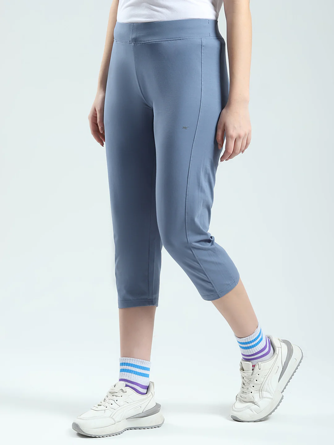 Women Grey Solid Regular Fit Capri - Image 3