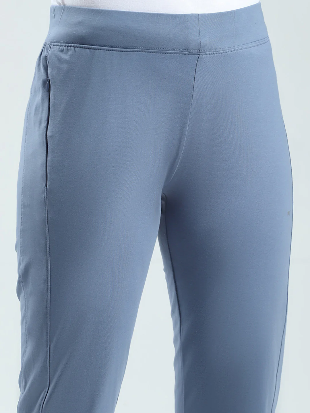Women Grey Solid Regular Fit Capri - Image 6