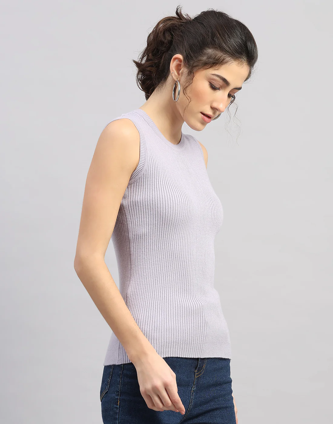 Women Grey Solid Round Neck Sleeveless Sceavy - Image 3