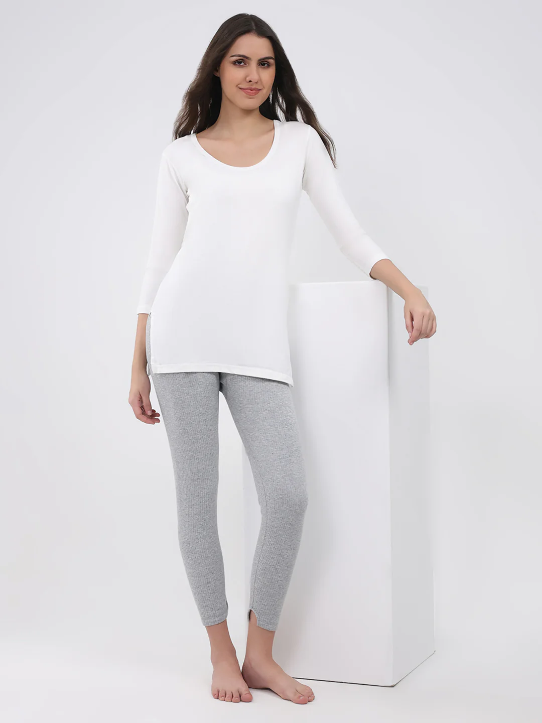 Women Grey Solid Thermal Lower - Image 2